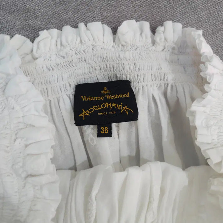 [BUNJANG] Vivienne Westwood Off-the-Shoulder Blouse / 비비안웨스트우드 오프숄더 블라우스