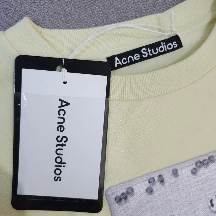 [BUNJANG] Acne Studios Beaded Sweatshirt Gold / 아크네스튜디오 비드 맨투맨 골드색상 새상품
