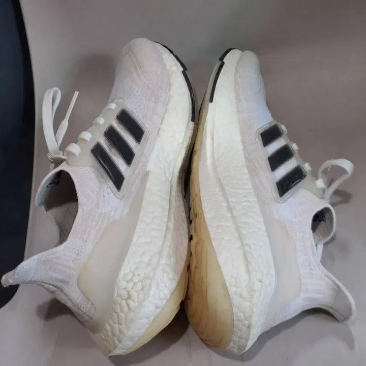 [SOLD OUT] 아디다스 울트라부스트 21 흰/베이지색 260mm