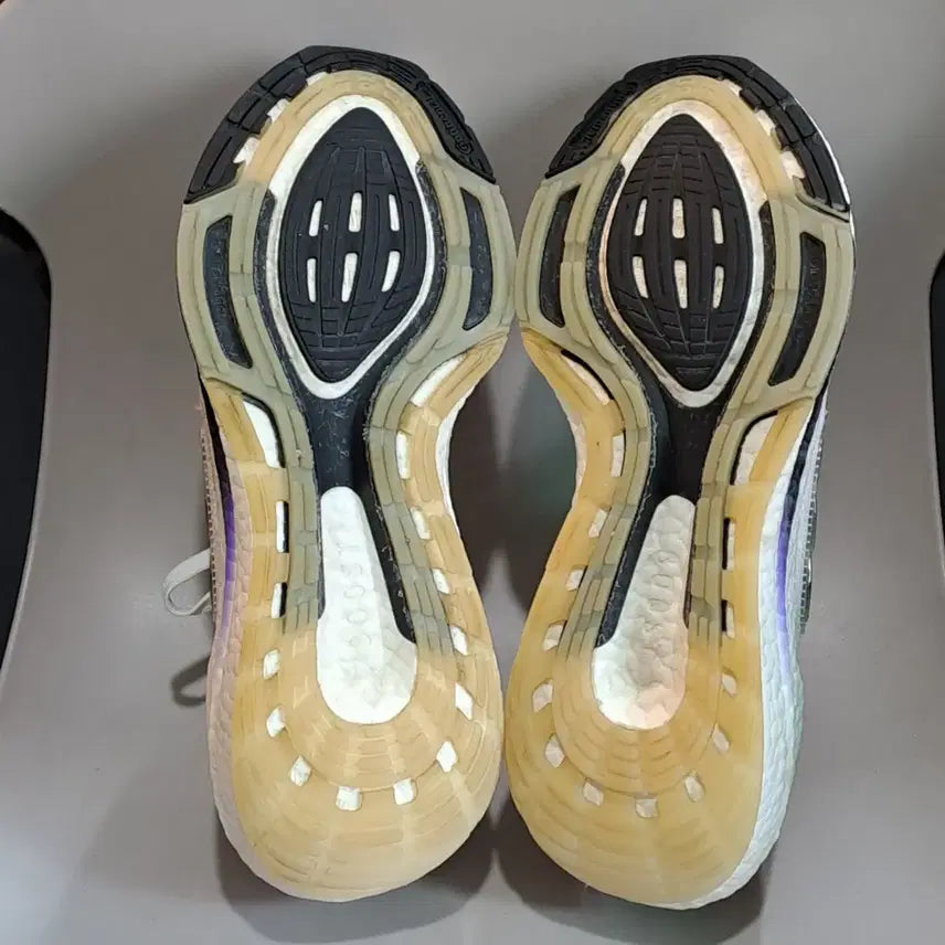 [SOLD OUT] 아디다스 울트라부스트 21 흰/베이지색 260mm