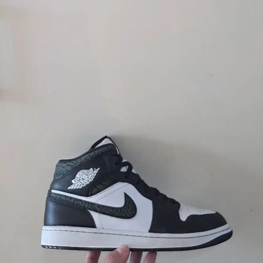 [BUNJANG] Nike Air Jordan 1 Mid SE Off Noir Black Elephant / [280] 나이키 에어조던1미드 SE 오프느와르블랙 엘리펀트ㅡ단종매물
