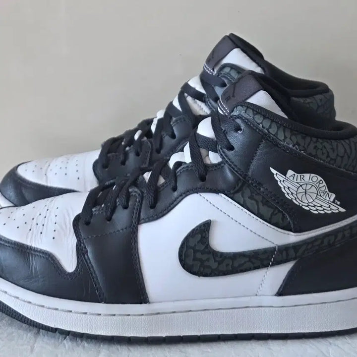 [BUNJANG] Nike Air Jordan 1 Mid SE Off Noir Black Elephant / [280] 나이키 에어조던1미드 SE 오프느와르블랙 엘리펀트ㅡ단종매물