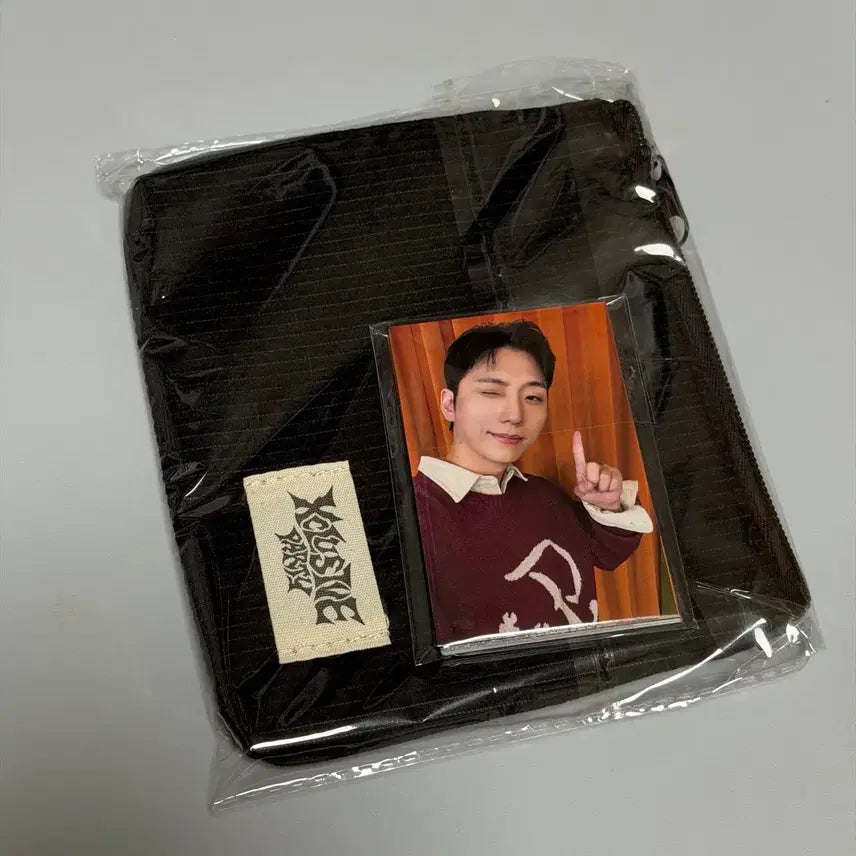 [SOLD OUT] [BUNJANG] Xdinary Heroes Fanmeeting Villains Zone Gift Pouch Bundle Set / 엑디즈 팬미팅 팬클럽 이벤트 빌런즈존 기프트 파우치 포카 미개봉 일괄