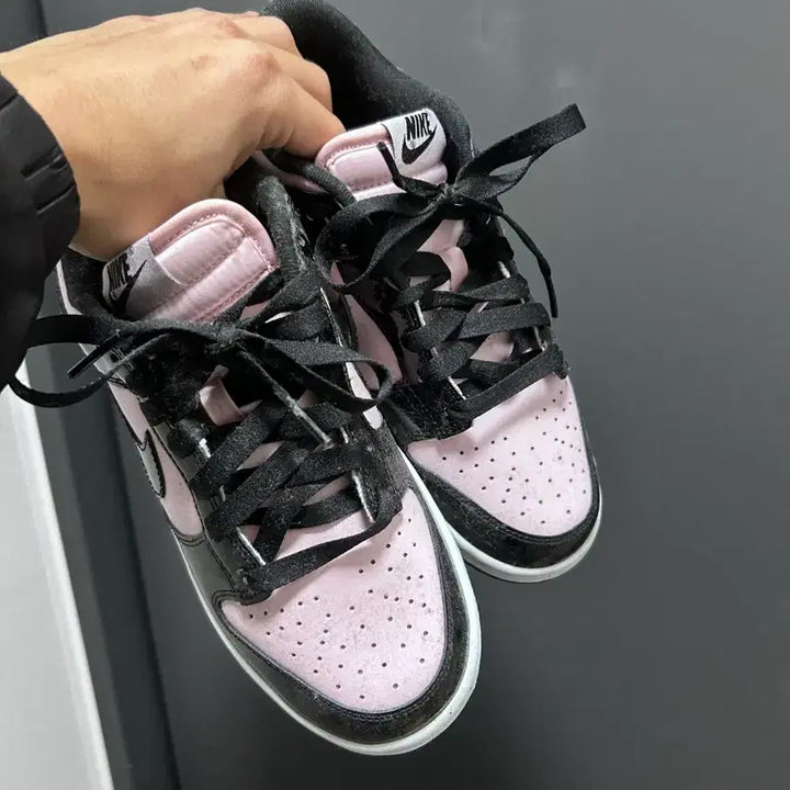 [BUNJANG] Nike Dunk Low Essential Pink Foam Black Sneakers / 나이키 덩크로우 에센셜 핑크폼 블랙 240