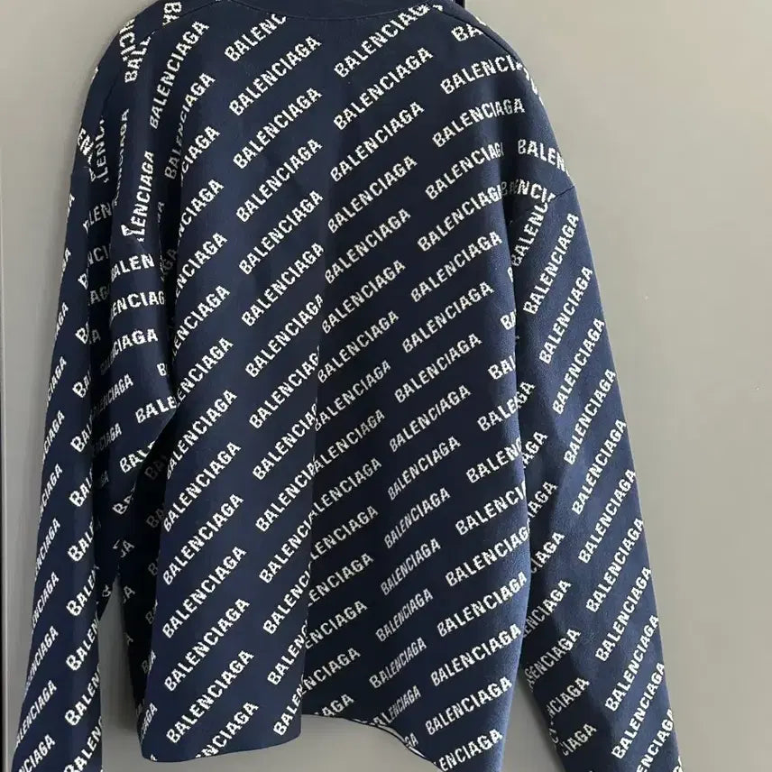 [SOLD OUT] 발렌시아가 가디건 블루 (2 사이즈)
