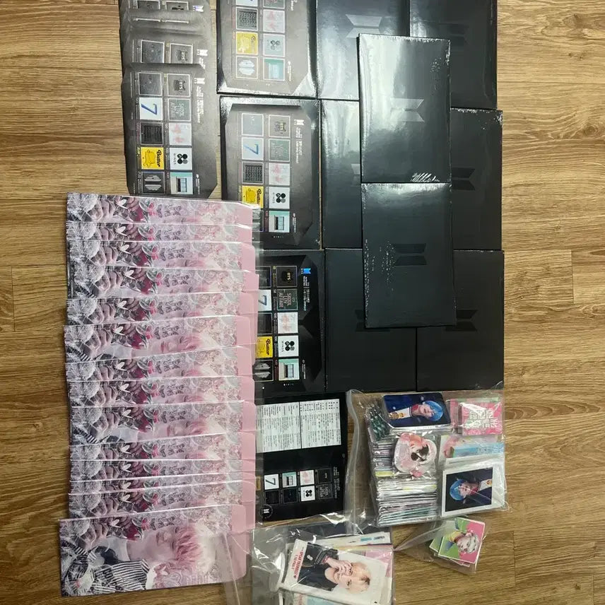 [BUNJANG] BTS V Stamp Set + Goods Bundle / 한정판 새상품 BTS 우표+ 뷔 굿즈 (공짜) 판매합니다!