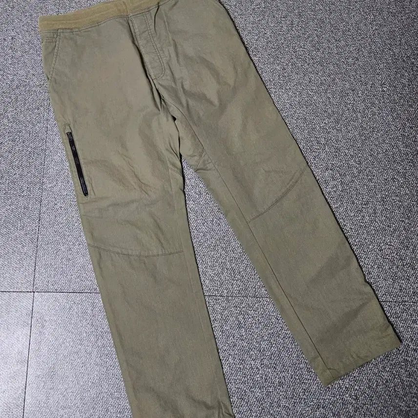 [SOLD OUT] 나이키 카키 지퍼팬츠 판매합니다