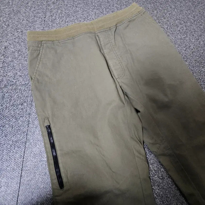 [SOLD OUT] 나이키 카키 지퍼팬츠 판매합니다