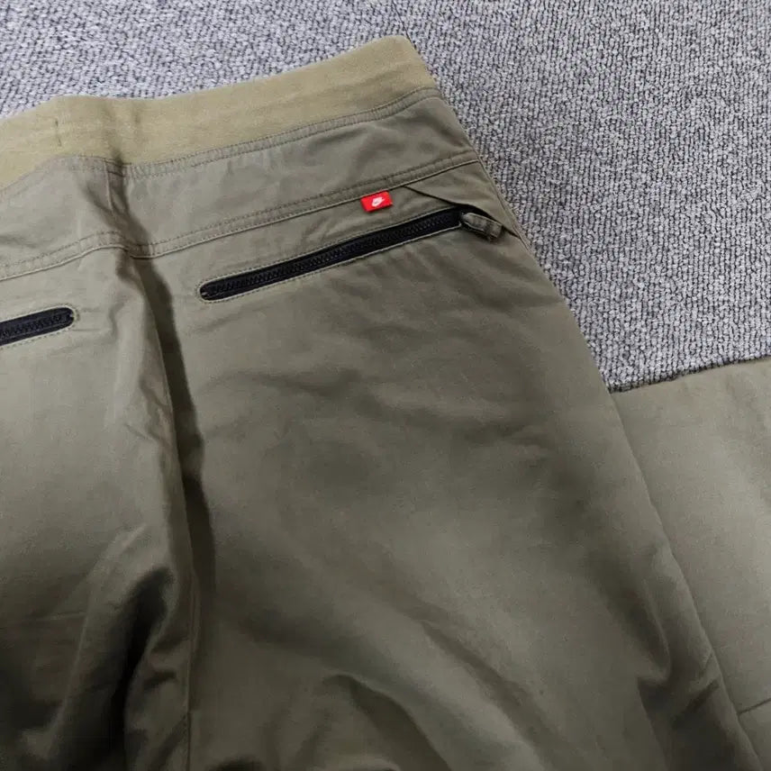 [SOLD OUT] 나이키 카키 지퍼팬츠 판매합니다