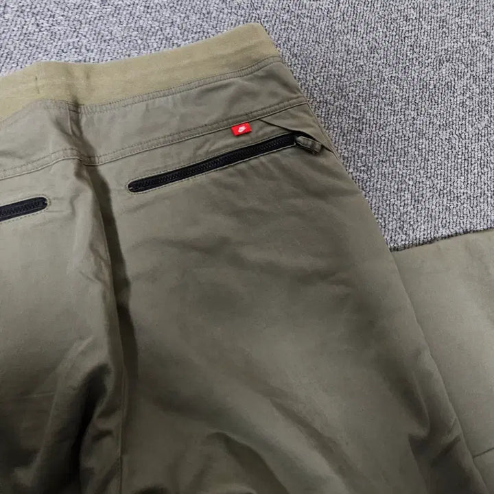[SOLD OUT] 나이키 카키 지퍼팬츠 판매합니다