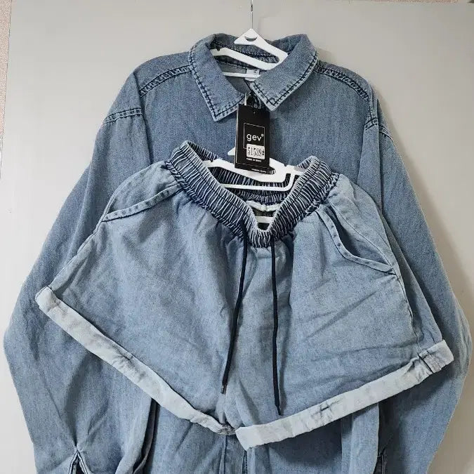 [BUNJANG] gev Denim Shirt &amp; Shorts Set / gev 데님 셔츠 + 반바지 세트 새상품