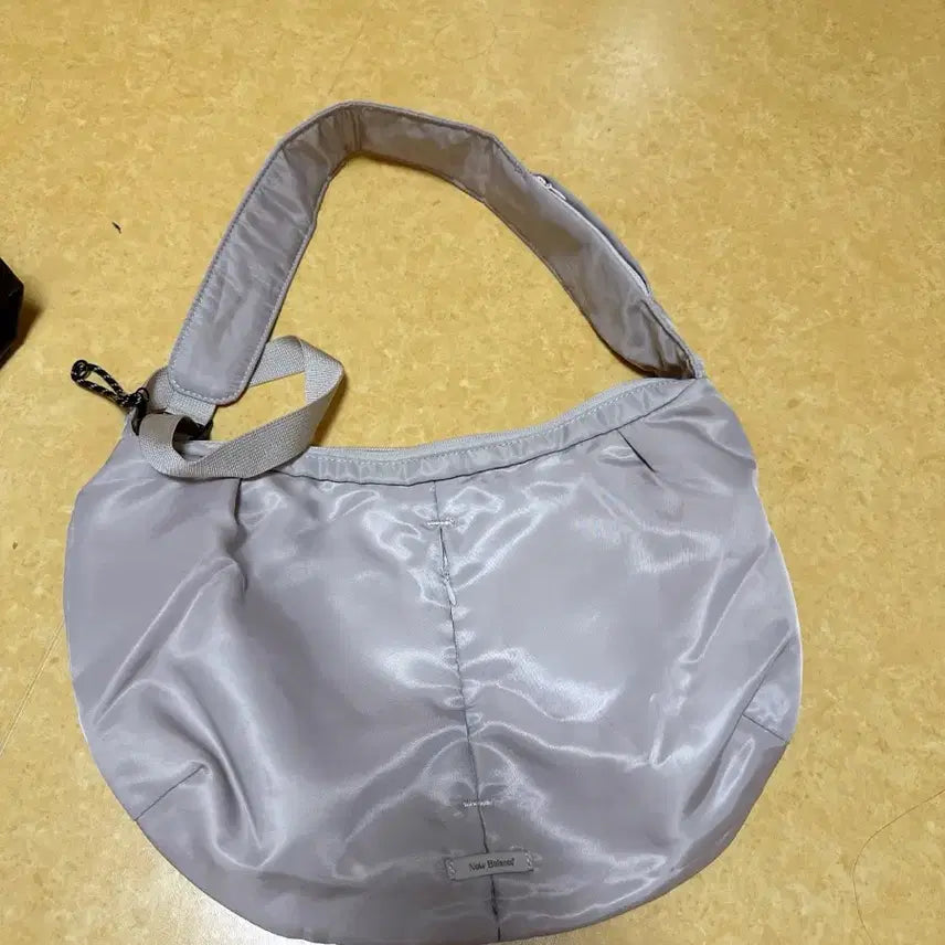 [BUNJANG] New Balance Hobo Shoulder Bag / 뉴발란스 호보 숄더백 크로스백 베이지