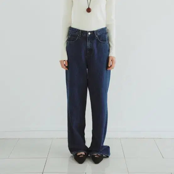 [BUNJANG] Unedit Kate Essential Deep Blue Straight Denim Jeans (L) / 새제품 L / 언에디트 kate 에센셜 딥블루 청바지 스트레이트 데님