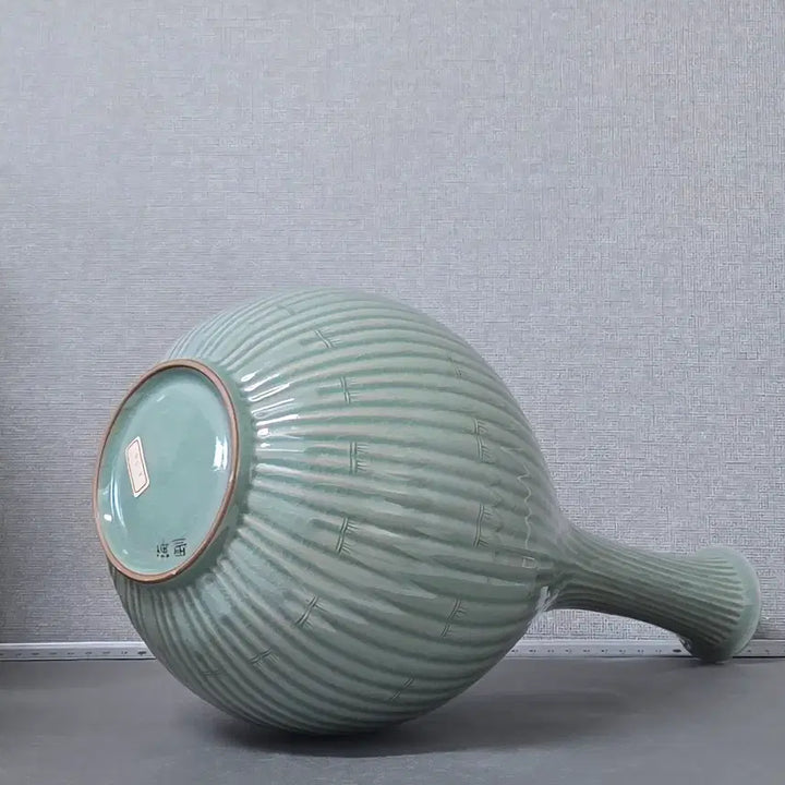 [BUNJANG] Haegang Yu Geun-hyeong Celadon Bamboo Joint Pattern Wine Bottle / 해강 유근형 청자 양각 죽절문 주병_40cm