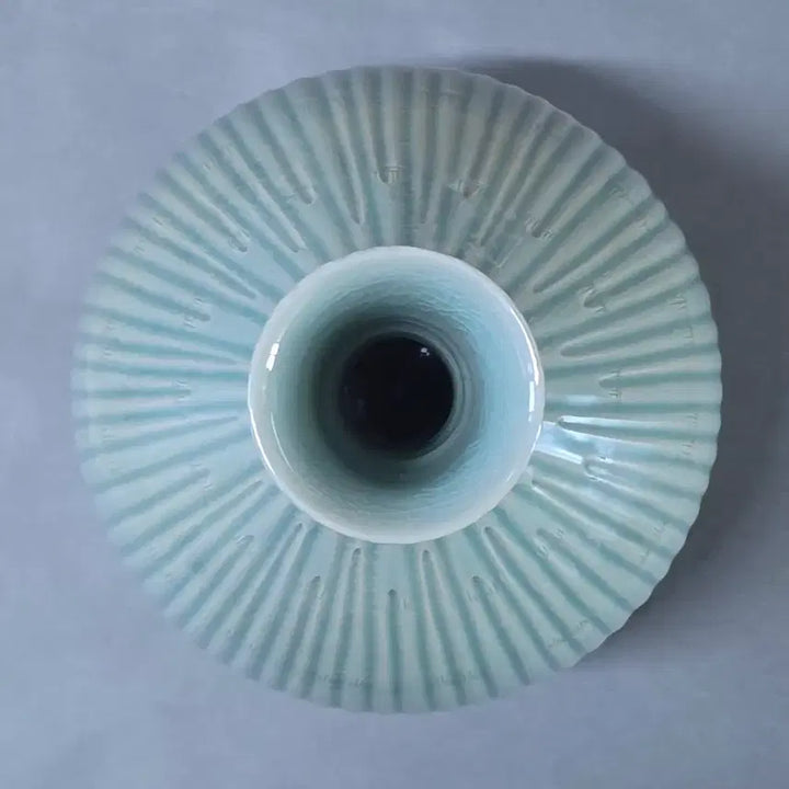 [BUNJANG] Haegang Yu Geun-hyeong Celadon Bamboo Joint Pattern Wine Bottle / 해강 유근형 청자 양각 죽절문 주병_40cm