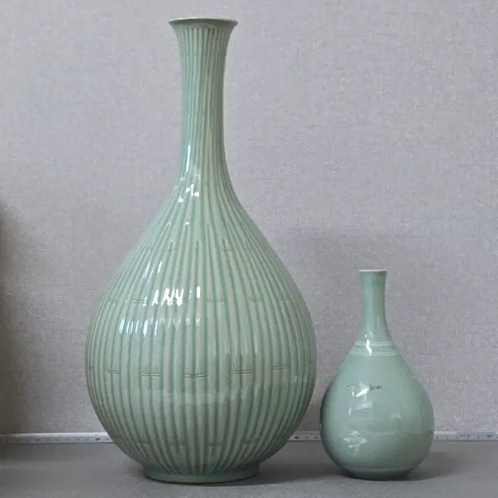 [BUNJANG] Haegang Yu Geun-hyeong Celadon Bamboo Joint Pattern Wine Bottle / 해강 유근형 청자 양각 죽절문 주병_40cm