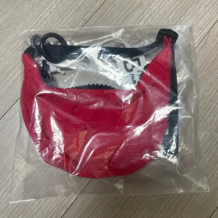 [BUNJANG] BAGGU Crescent Bag Charm Keyring - Red / BAGGU 바쿠 크레센트백 참 키링 키체인 레드
