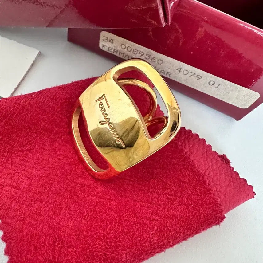 [BUNJANG] Ferragamo Gold Scarf Ring / (정품-빈티지)페라가모 금장 스카프링