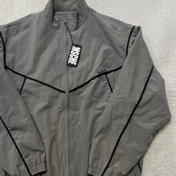[BUNJANG] Mischief Windbreaker Jacket / 새상품 미스치프 바람막이