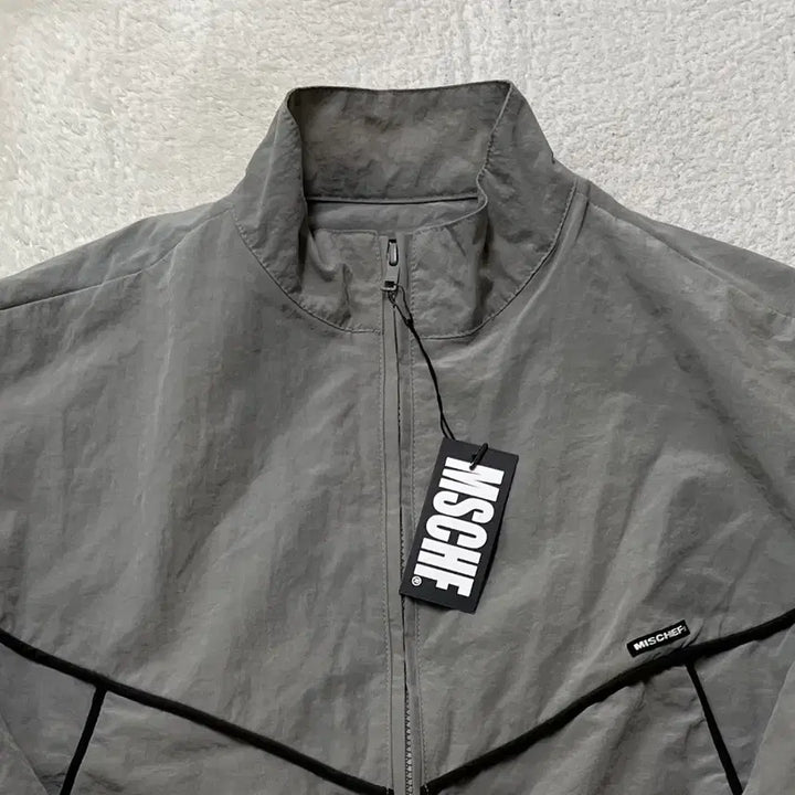 [BUNJANG] Mischief Windbreaker Jacket / 새상품 미스치프 바람막이