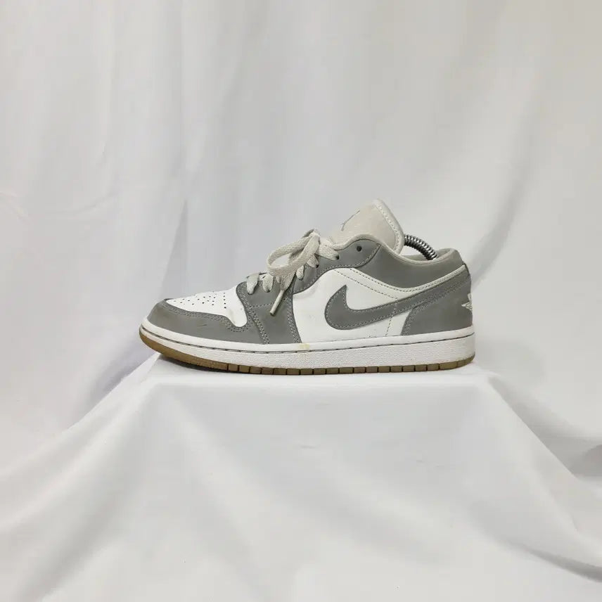 [BUNJANG] Nike Air Jordan 1 Low Wolf Grey Sneakers / 빈티지하서 240 나이키 조던 1 로우 울프 그레이 스니커즈