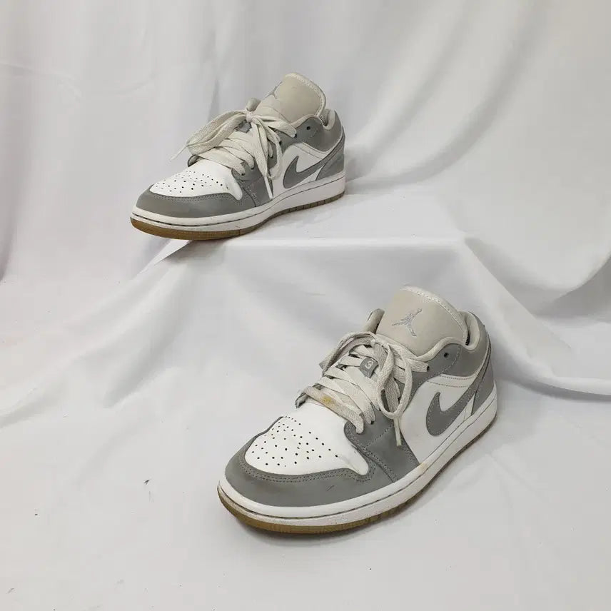 [BUNJANG] Nike Air Jordan 1 Low Wolf Grey Sneakers / 빈티지하서 240 나이키 조던 1 로우 울프 그레이 스니커즈