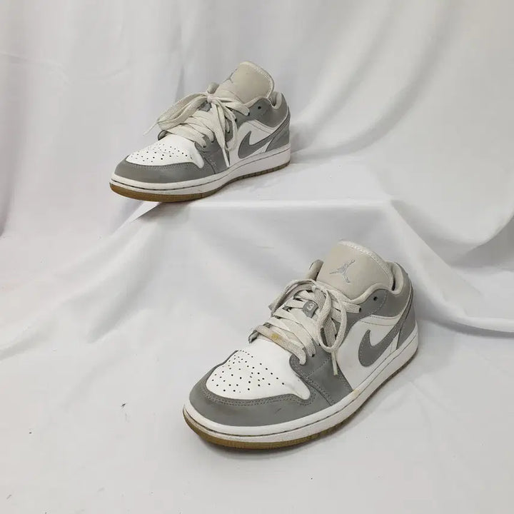 [BUNJANG] Nike Air Jordan 1 Low Wolf Grey Sneakers / 빈티지하서 240 나이키 조던 1 로우 울프 그레이 스니커즈