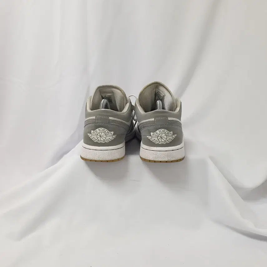 [BUNJANG] Nike Air Jordan 1 Low Wolf Grey Sneakers / 빈티지하서 240 나이키 조던 1 로우 울프 그레이 스니커즈