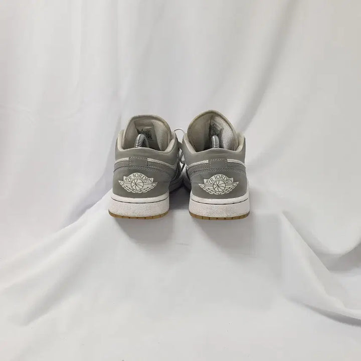 [BUNJANG] Nike Air Jordan 1 Low Wolf Grey Sneakers / 빈티지하서 240 나이키 조던 1 로우 울프 그레이 스니커즈