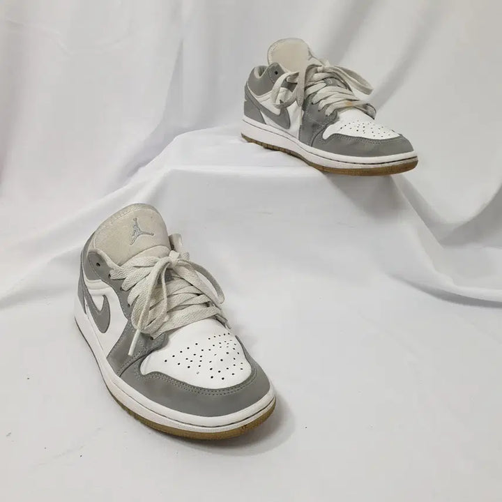 [BUNJANG] Nike Air Jordan 1 Low Wolf Grey Sneakers / 빈티지하서 240 나이키 조던 1 로우 울프 그레이 스니커즈