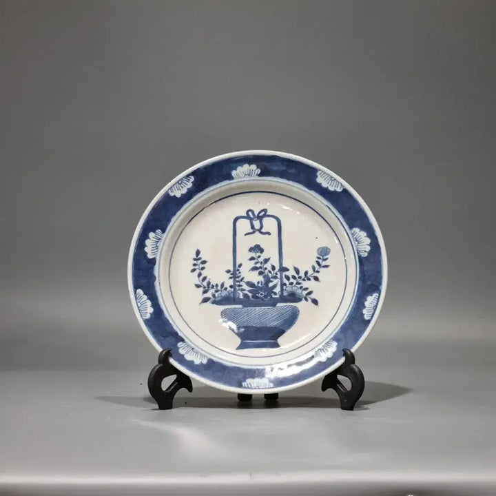 [BUNJANG] Qing Dynasty Blue and White Porcelain Plate / 청대 청화박고문반. 지름20.7고2.7