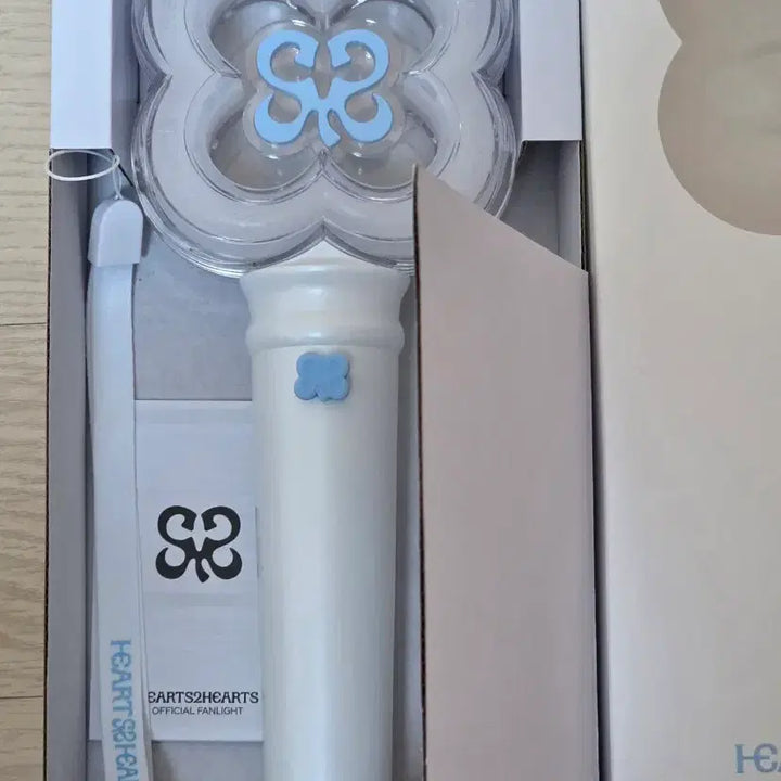 [SOLD OUT] HEART2HEARTS 공식 응원봉 팬라이트 하츠투하츠 (포카 X)