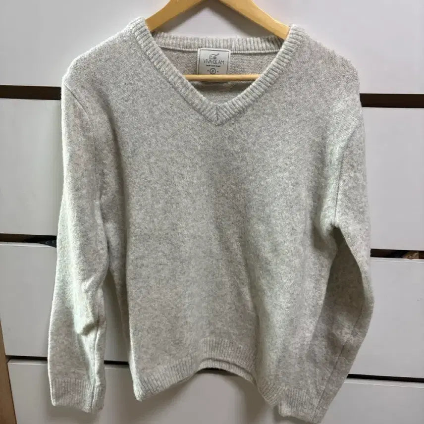 [SOLD OUT] 새상품 브이넥니트