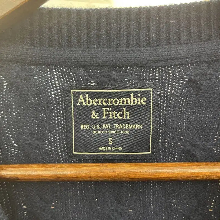 [BUNJANG] Abercrombie &amp; Fitch Vintage Cable Knit Sweater / 아베크롬비 올드스쿨 빈티지 모던 캐주얼 꽈배기 니트 S C10080