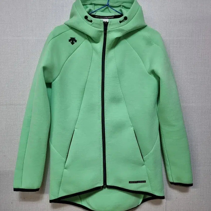 [SOLD OUT] 데상트 여성 후드 집업점퍼/85
