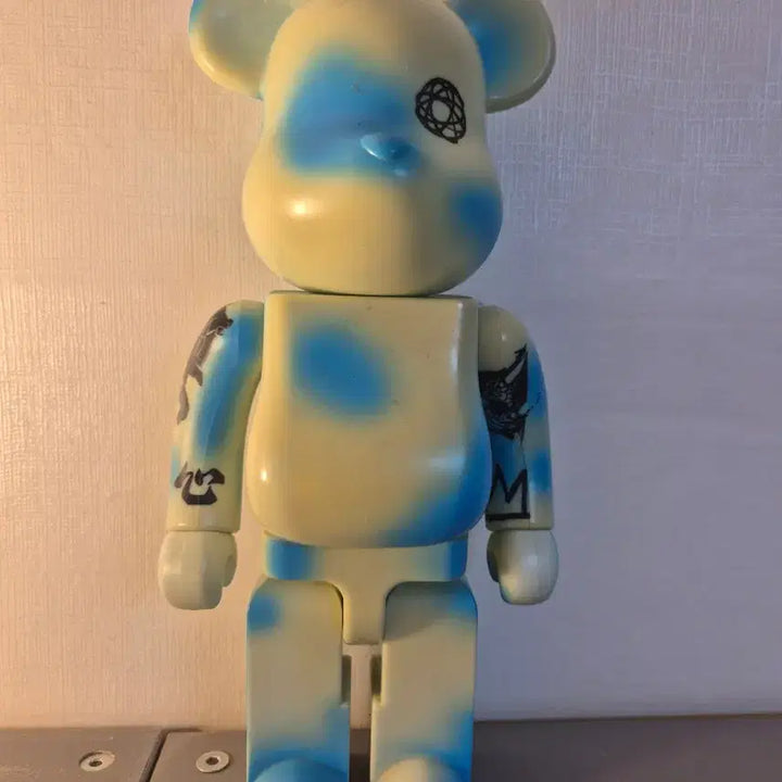 [BUNJANG] Bearbrick UNKLE x Futura 400% (BWWT Limited Edition) / 베어브릭 400% UNKLE x Futura (BWWT 한정판