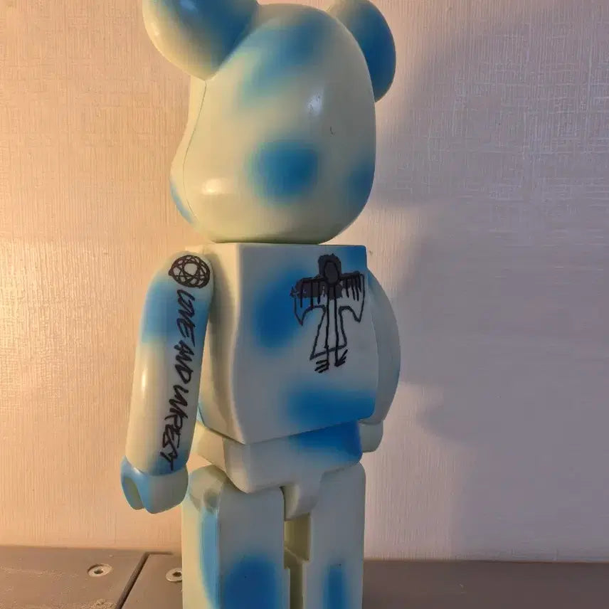 [BUNJANG] Bearbrick UNKLE x Futura 400% (BWWT Limited Edition) / 베어브릭 400% UNKLE x Futura (BWWT 한정판