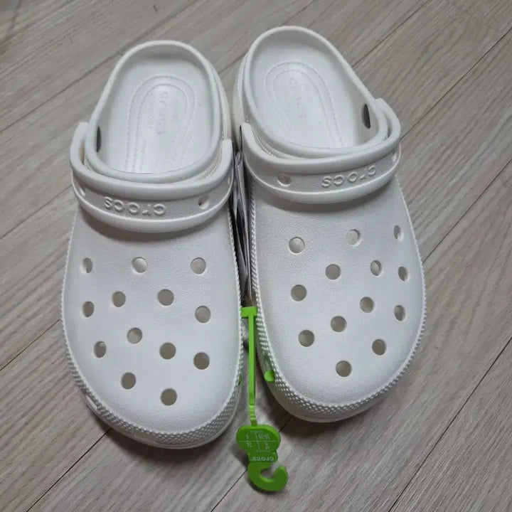 [BUNJANG] Crocs White Classic Platform Clogs / 새상품 크록스 흰색 클래식 플랫폼 클로그