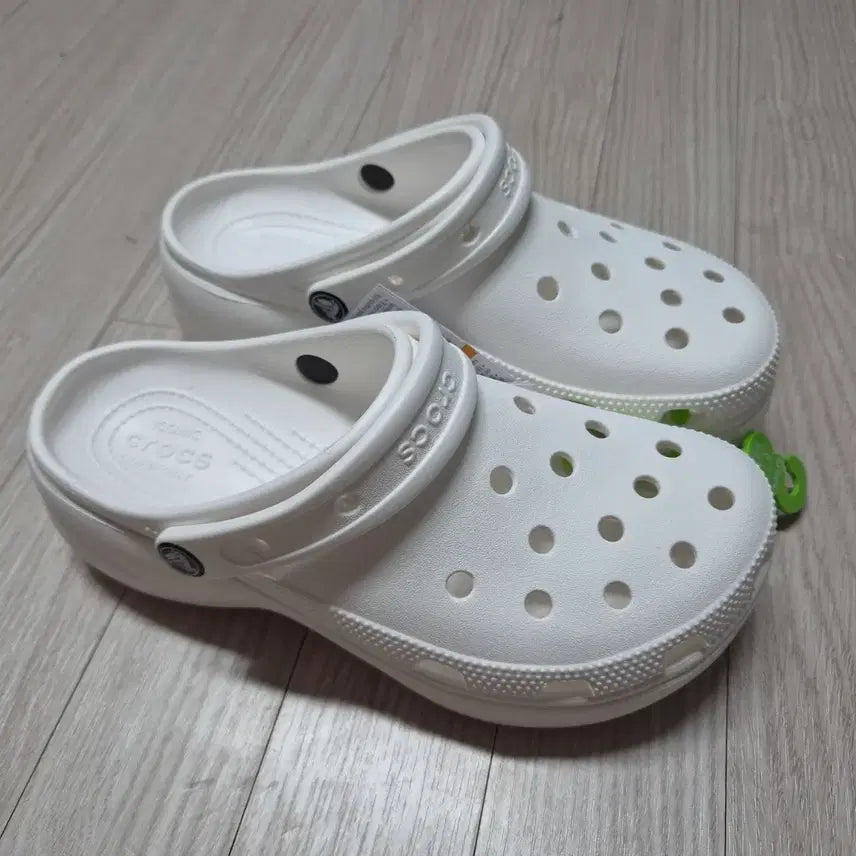 [BUNJANG] Crocs White Classic Platform Clogs / 새상품 크록스 흰색 클래식 플랫폼 클로그