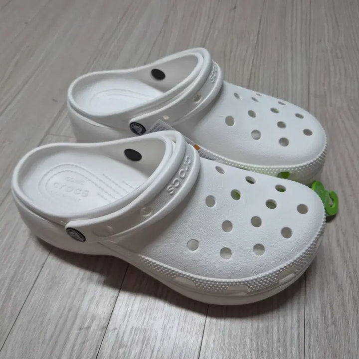[BUNJANG] Crocs White Classic Platform Clogs / 새상품 크록스 흰색 클래식 플랫폼 클로그