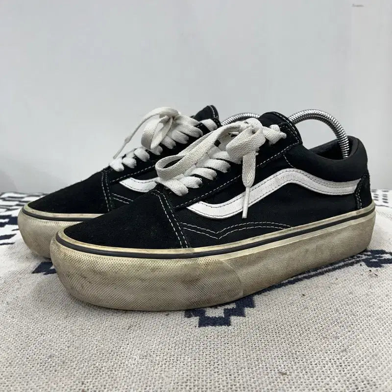 [BUNJANG] Vans Old Skool Black Sneakers / 반스 올드스쿨 블랙 스니커즈 245 E02720