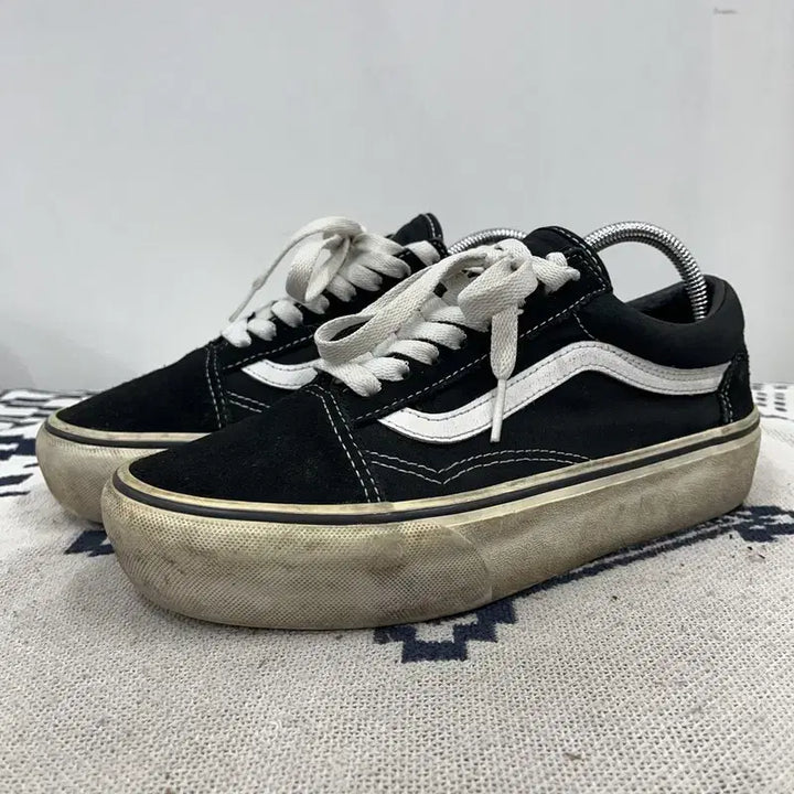 [BUNJANG] Vans Old Skool Black Sneakers / 반스 올드스쿨 블랙 스니커즈 245 E02720