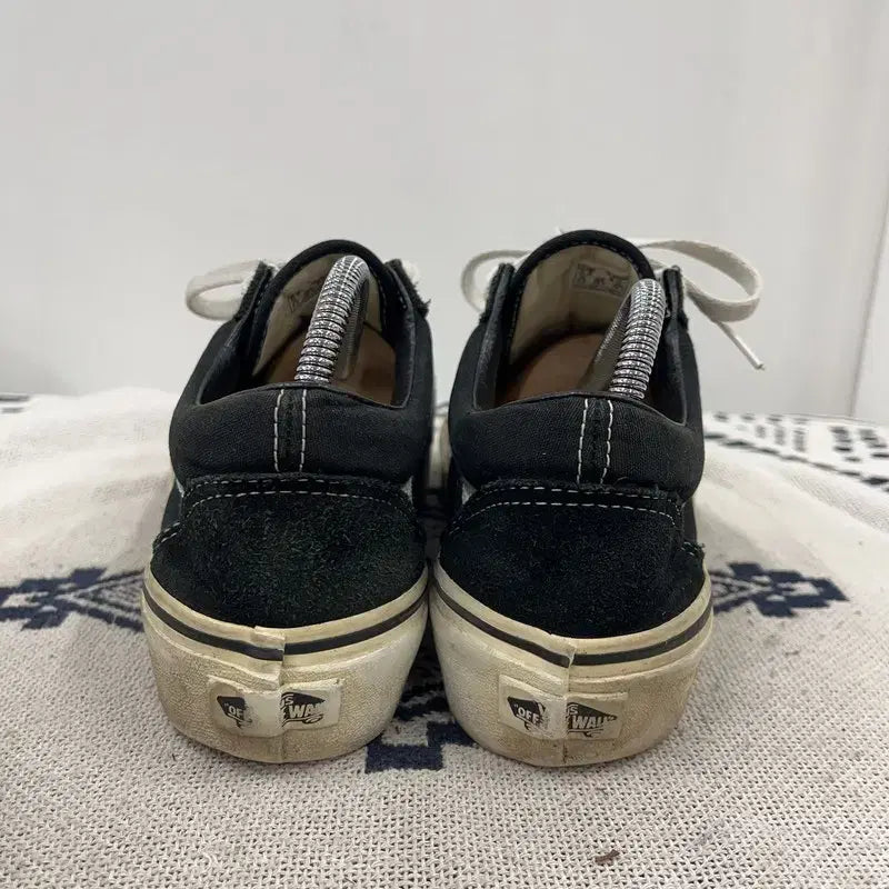 [BUNJANG] Vans Old Skool Black Sneakers / 반스 올드스쿨 블랙 스니커즈 245 E02720