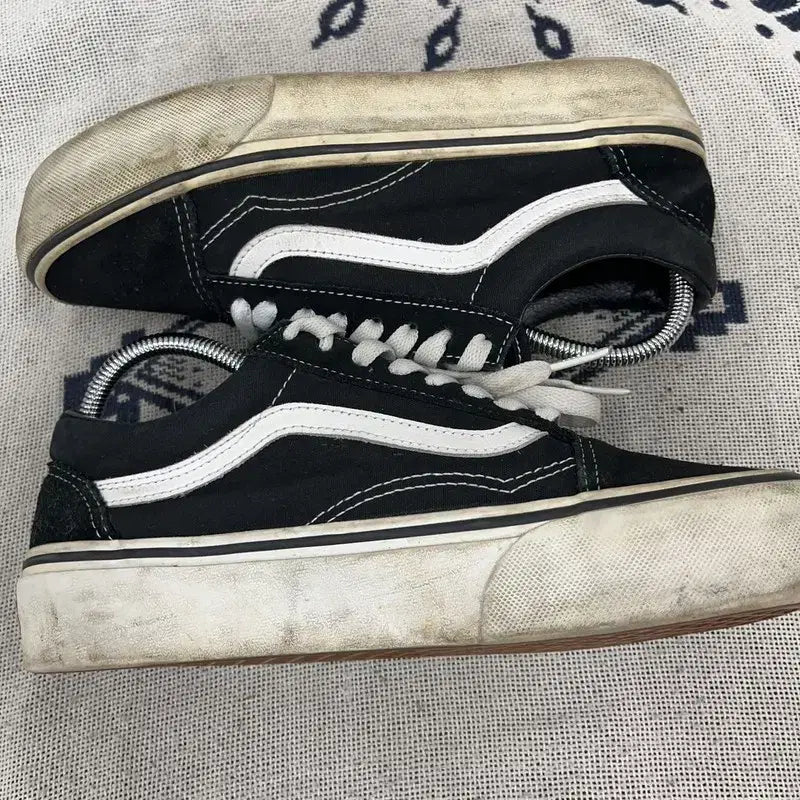 [BUNJANG] Vans Old Skool Black Sneakers / 반스 올드스쿨 블랙 스니커즈 245 E02720