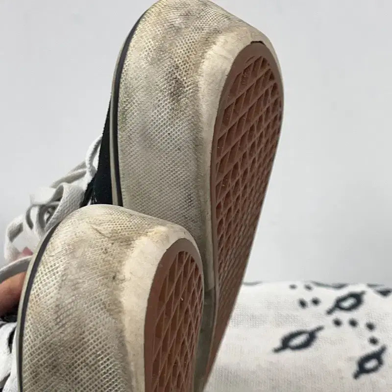 [BUNJANG] Vans Old Skool Black Sneakers / 반스 올드스쿨 블랙 스니커즈 245 E02720