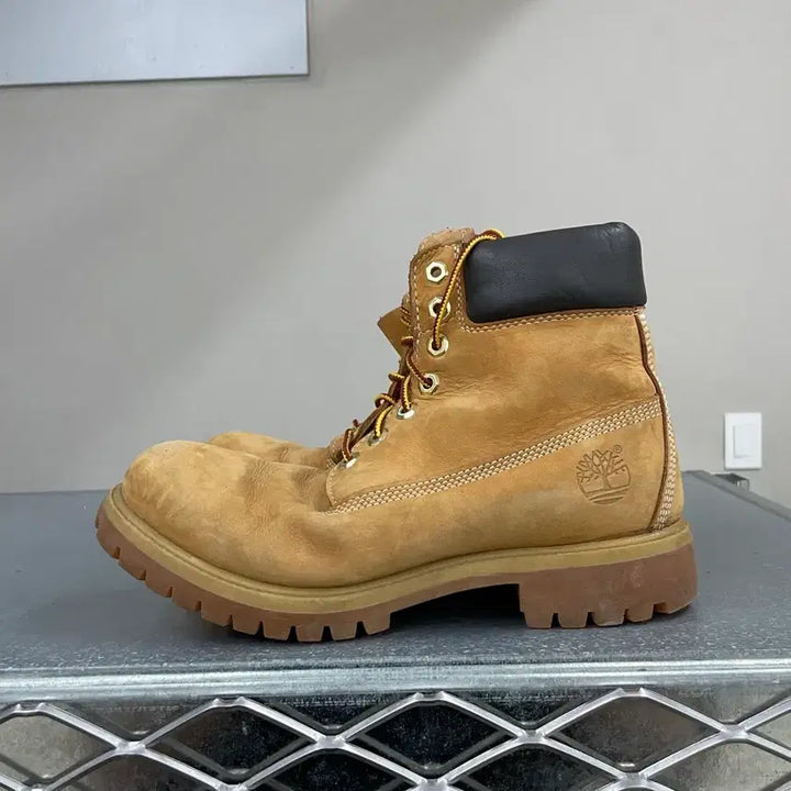 [SOLD OUT] 팀버랜드 6인치 프리미엄 부츠 US7.5 (gr-4027)