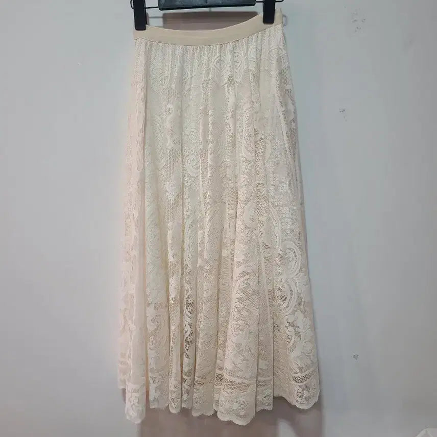 [BUNJANG] INVEST Ivory Lace Long Skirt / INVEST 레이스 롱 스커트 아이보리 FREE