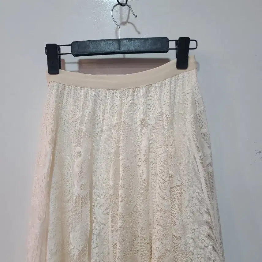 [BUNJANG] INVEST Ivory Lace Long Skirt / INVEST 레이스 롱 스커트 아이보리 FREE