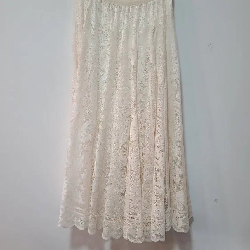 [BUNJANG] INVEST Ivory Lace Long Skirt / INVEST 레이스 롱 스커트 아이보리 FREE