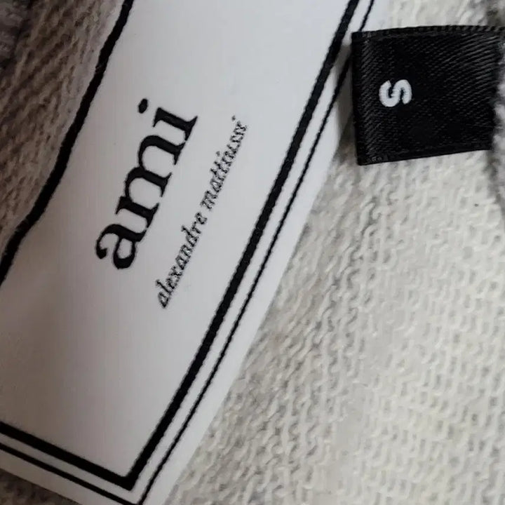 [BUNJANG] Ami Gray Heart Embroidery Sweatshirt / [S] 아미 그레이 하트자수 맨투맨